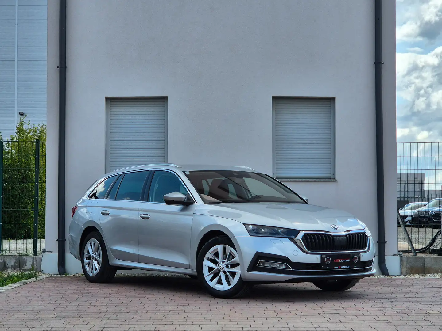 Skoda Octavia Combi 2,0 TDI Style DSG*ACC*RFK*KEYLESS*KREDIT Silber - 1