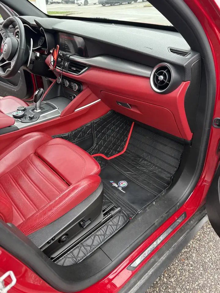 Alfa Romeo Stelvio снимка Alfa Romeo Stelvio