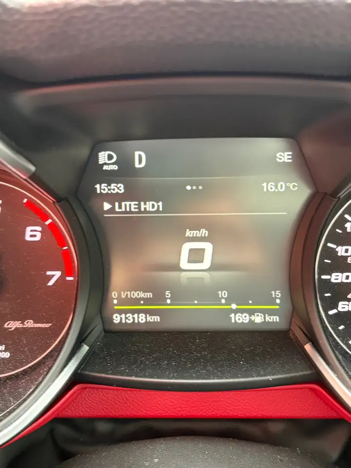 Alfa Romeo Stelvio снимка Alfa Romeo Stelvio