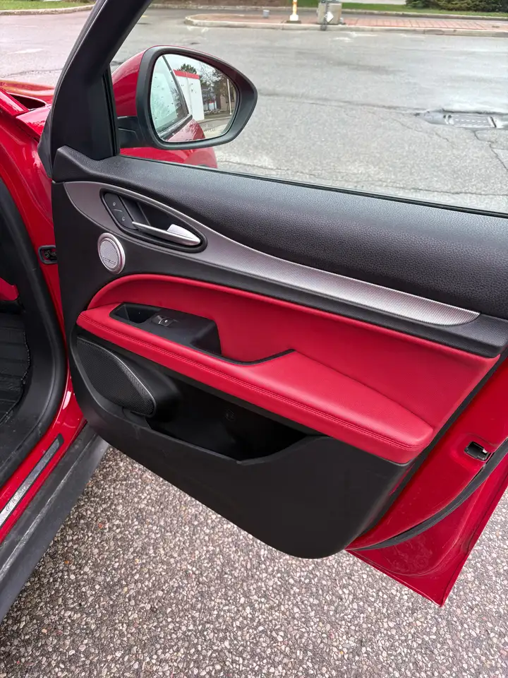 Alfa Romeo Stelvio снимка Alfa Romeo Stelvio
