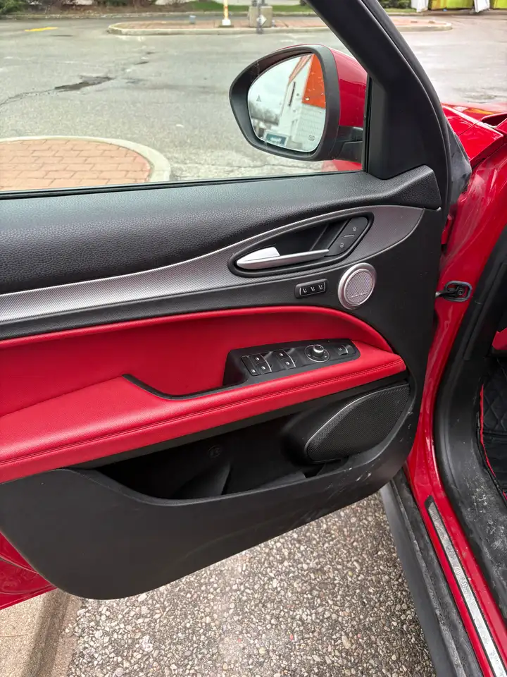 Alfa Romeo Stelvio снимка Alfa Romeo Stelvio