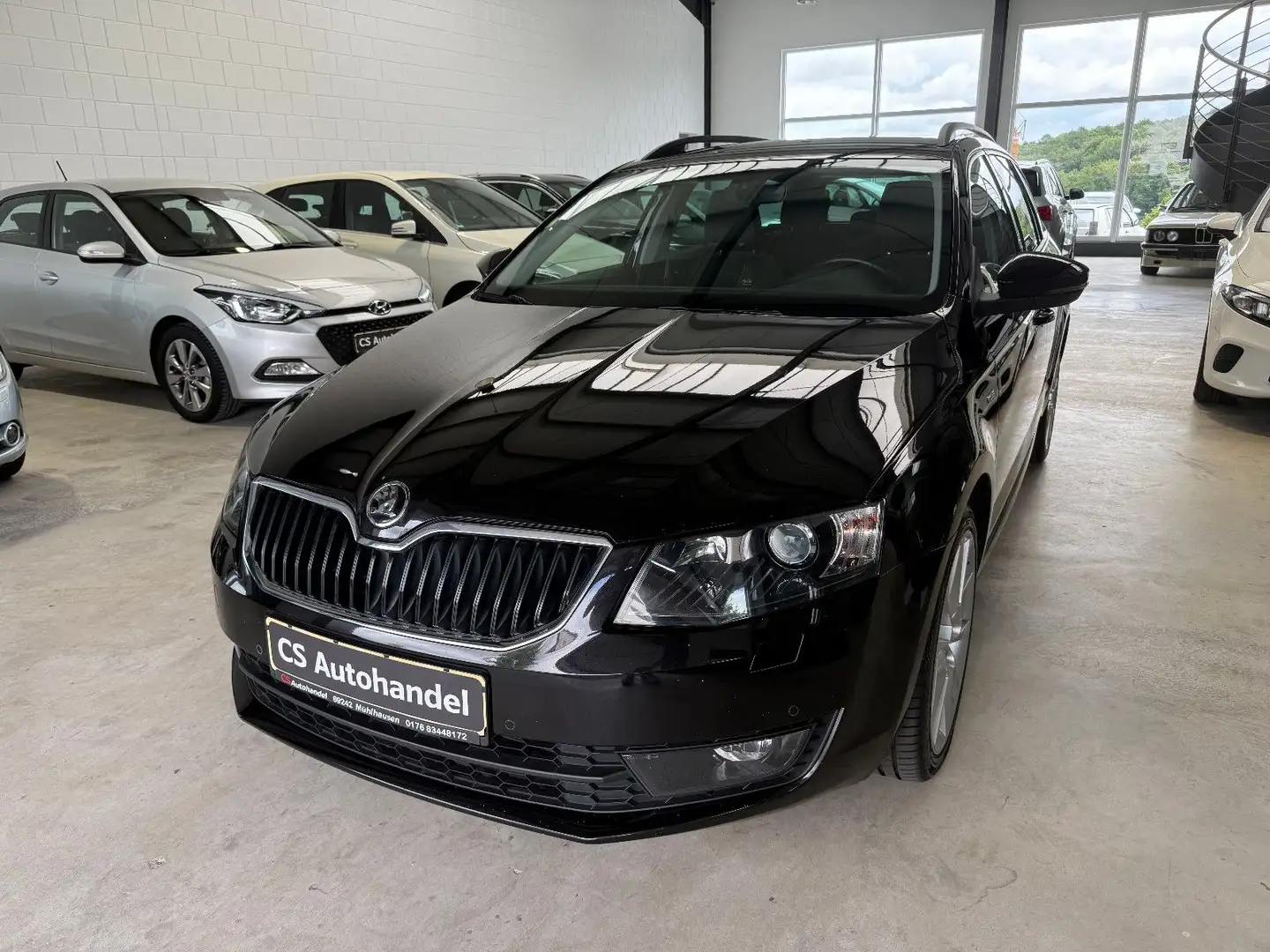 Skoda Octavia 2,0TDI DSG Combi Joy Noir - 1