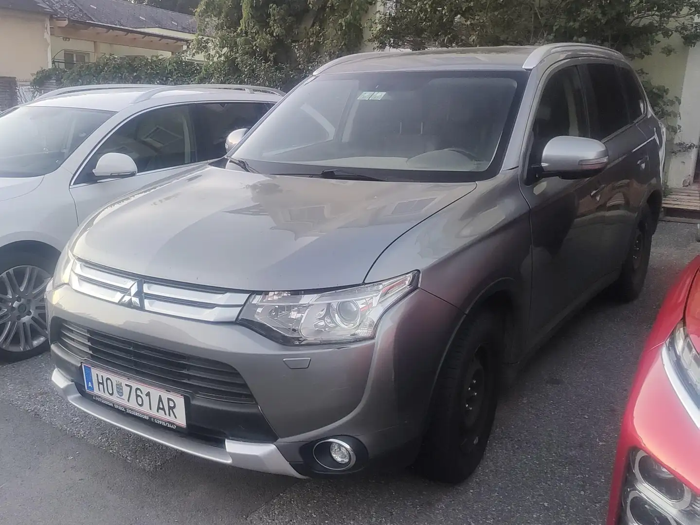 Mitsubishi Outlander Instyle 2,2 DiD AWD Grau - 1