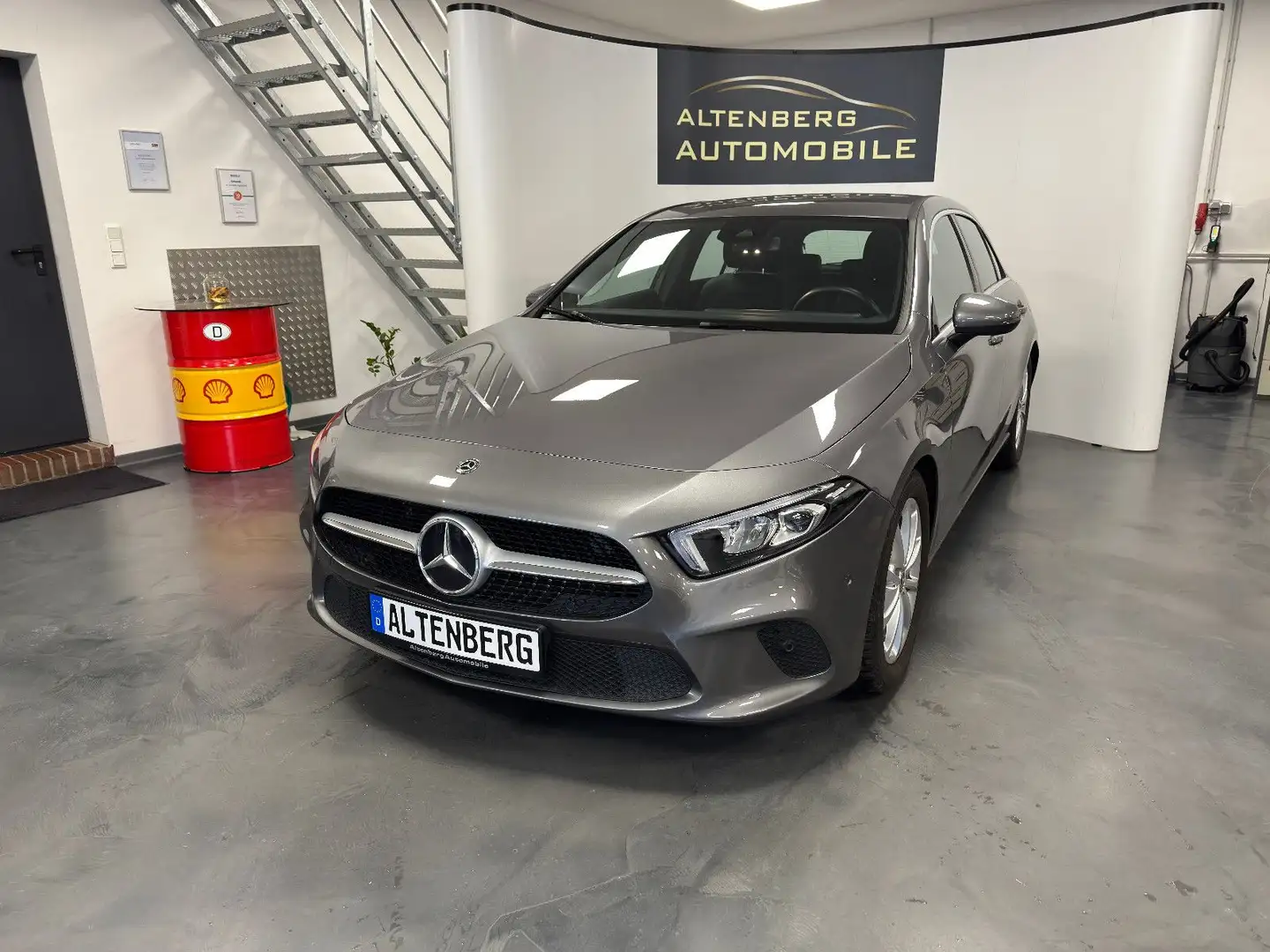 Mercedes-Benz A 200 Kamera LED Navi Sitzhzg. Tempomat PDC Grau - 1