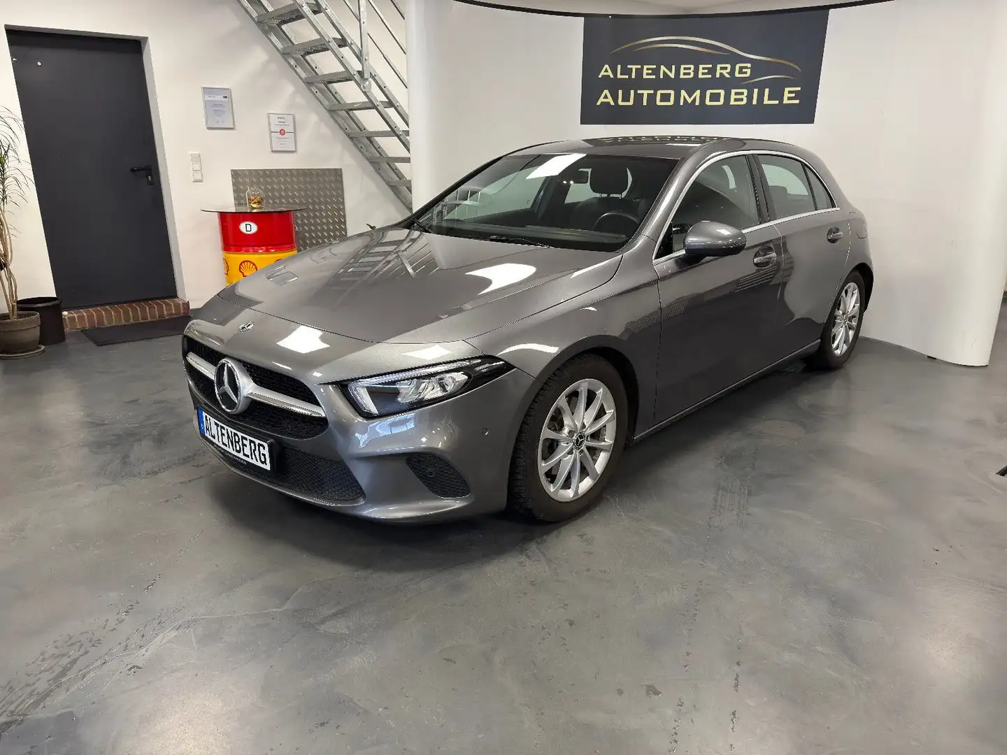 Mercedes-Benz A 200 Kamera LED Navi Sitzhzg. Tempomat PDC Grau - 2