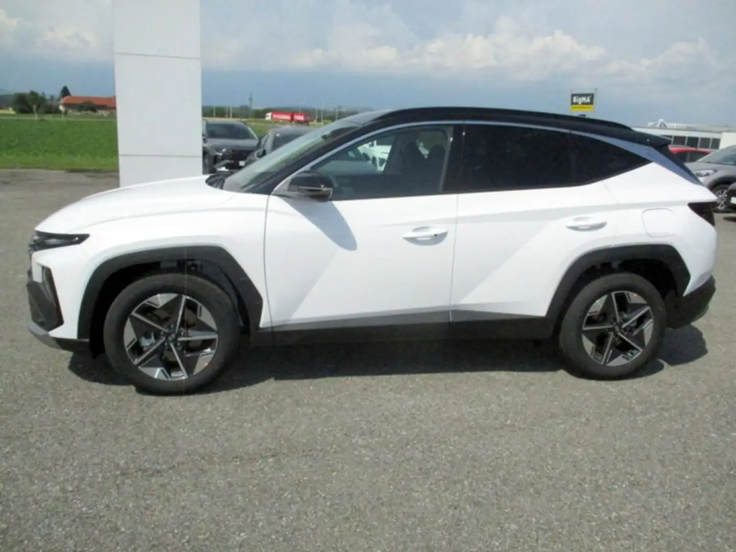 Hyundai TUCSON NX4 GO 1,6 T-GDi 2WD t5bg1-OO2 Schwarz - 2