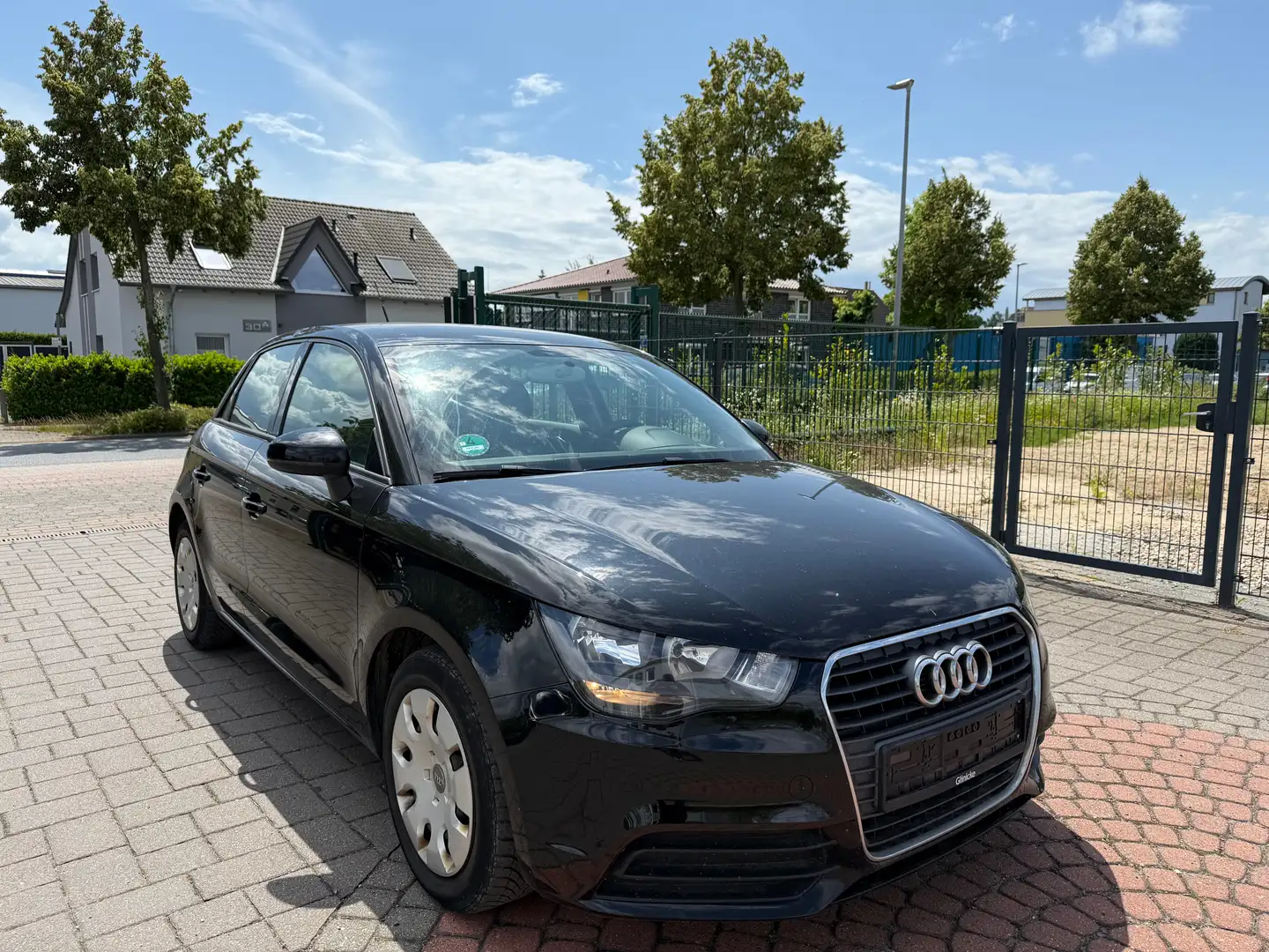 Audi A1 attraction (5-Tür) KLIMA+SHZ+2.HAND+TÜV Negro - 2