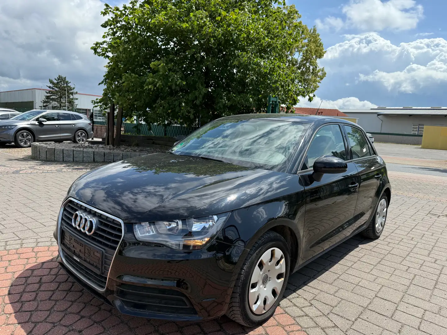 Audi A1 attraction (5-Tür) KLIMA+SHZ+2.HAND+TÜV Negro - 1
