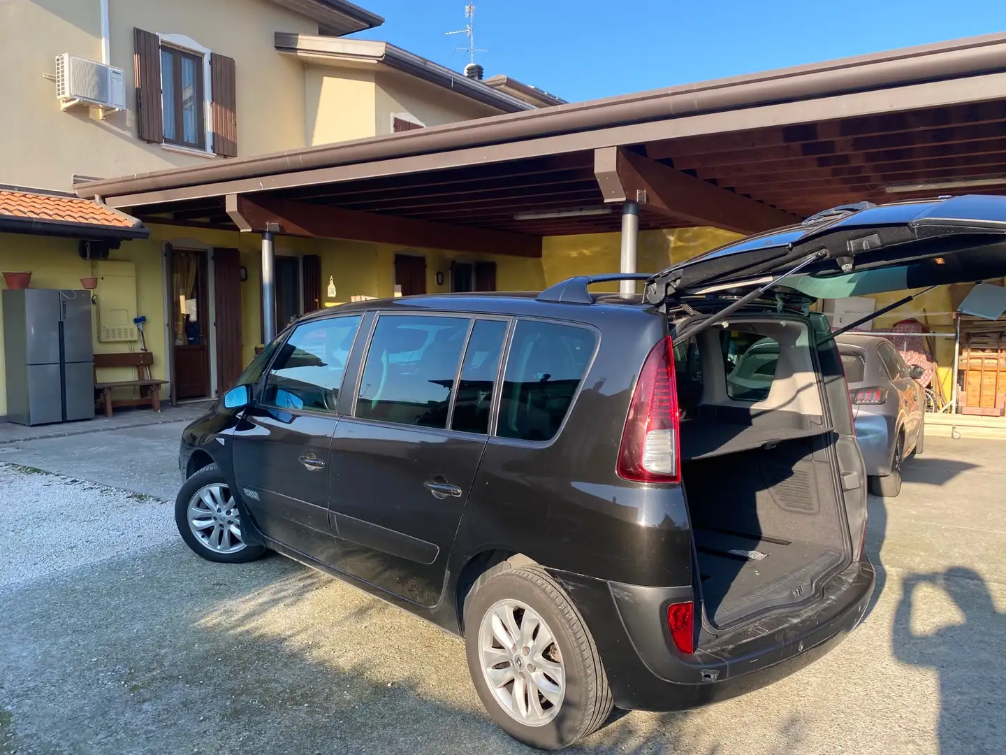 Renault Grand Espace 2.0 dci 16v Luxe crna - 1