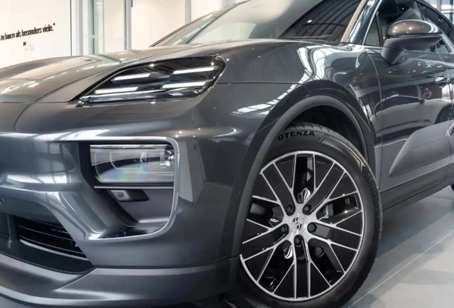 Porsche Macan 2 - Adaptive Cruise - 20 inch - PASM Grau - 2