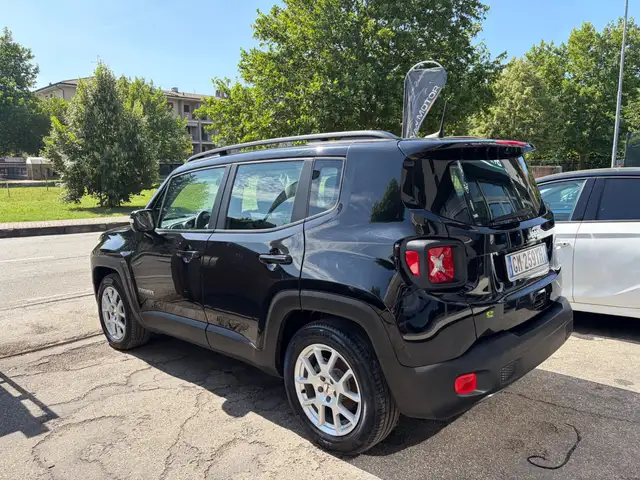 Jeep Renegade view 3