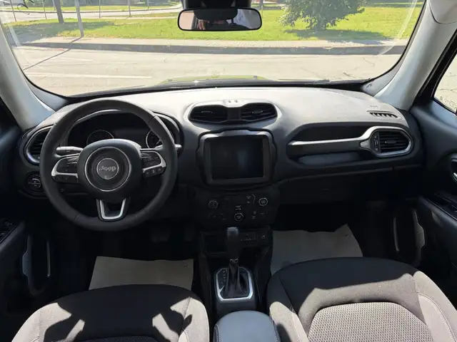 Jeep Renegade view 6