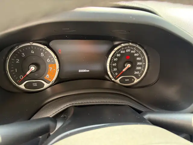 Jeep Renegade view 8