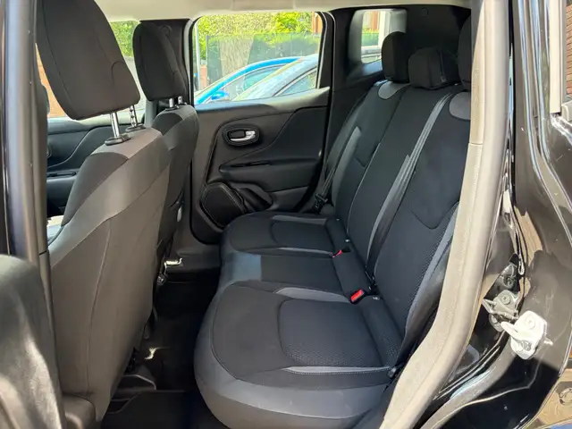 Jeep Renegade view 5