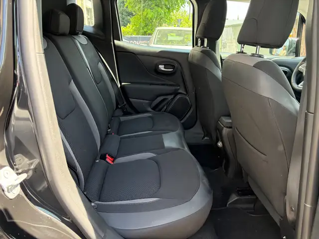 Jeep Renegade view 11