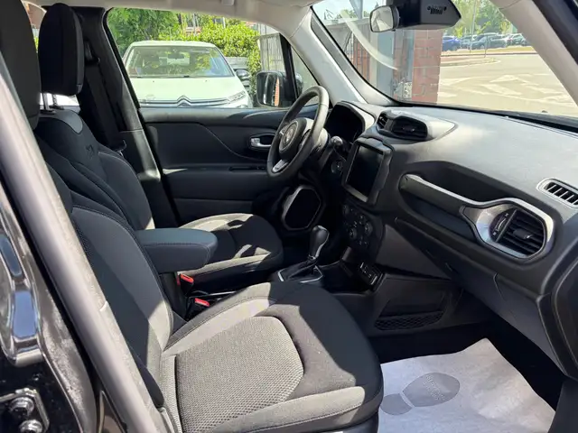 Jeep Renegade view 10