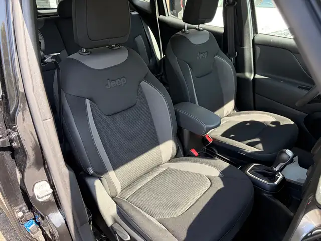 Jeep Renegade view 12