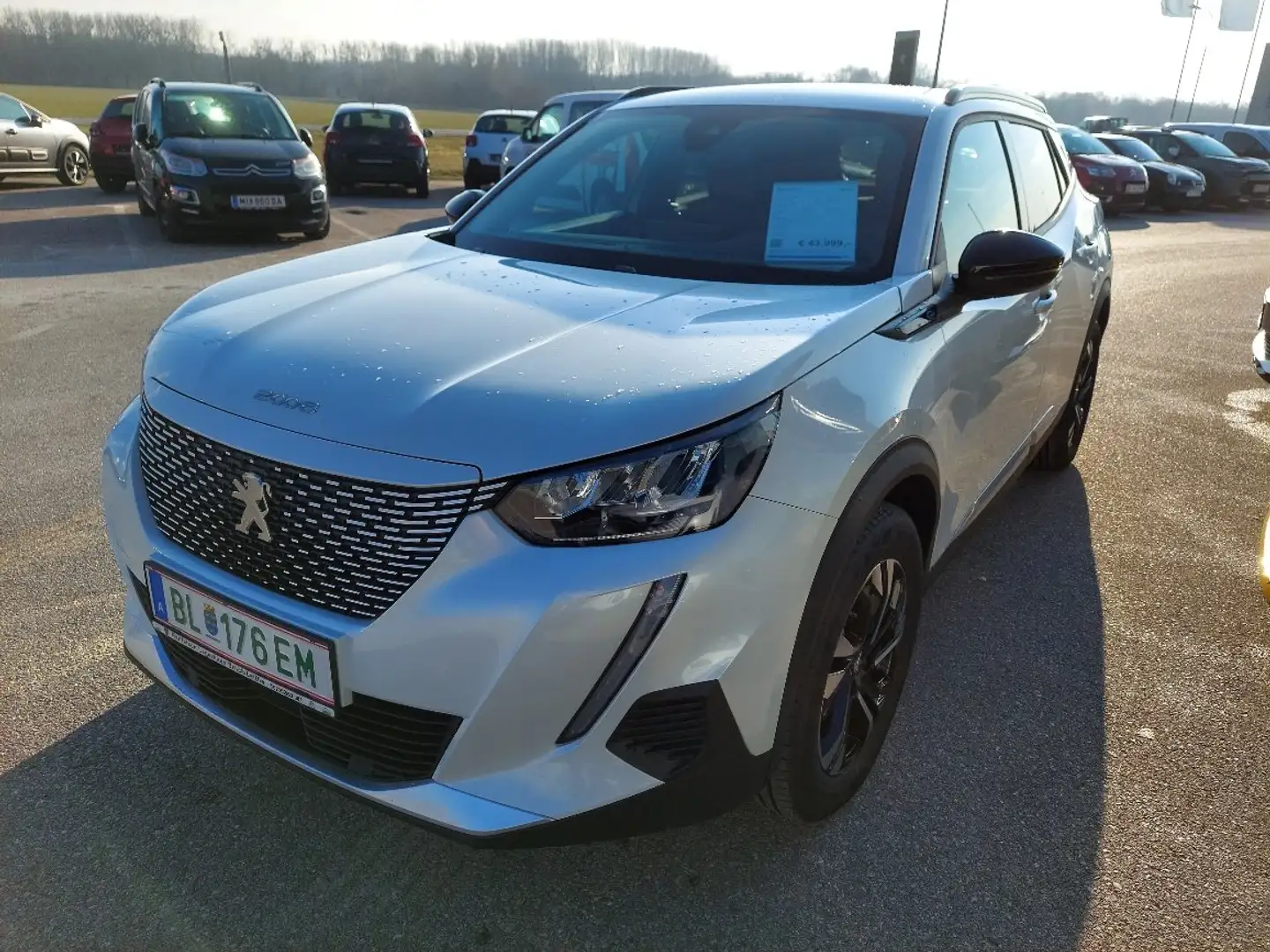 Peugeot 2008 e-2008 50kWh Allure Pack Weiß - 2