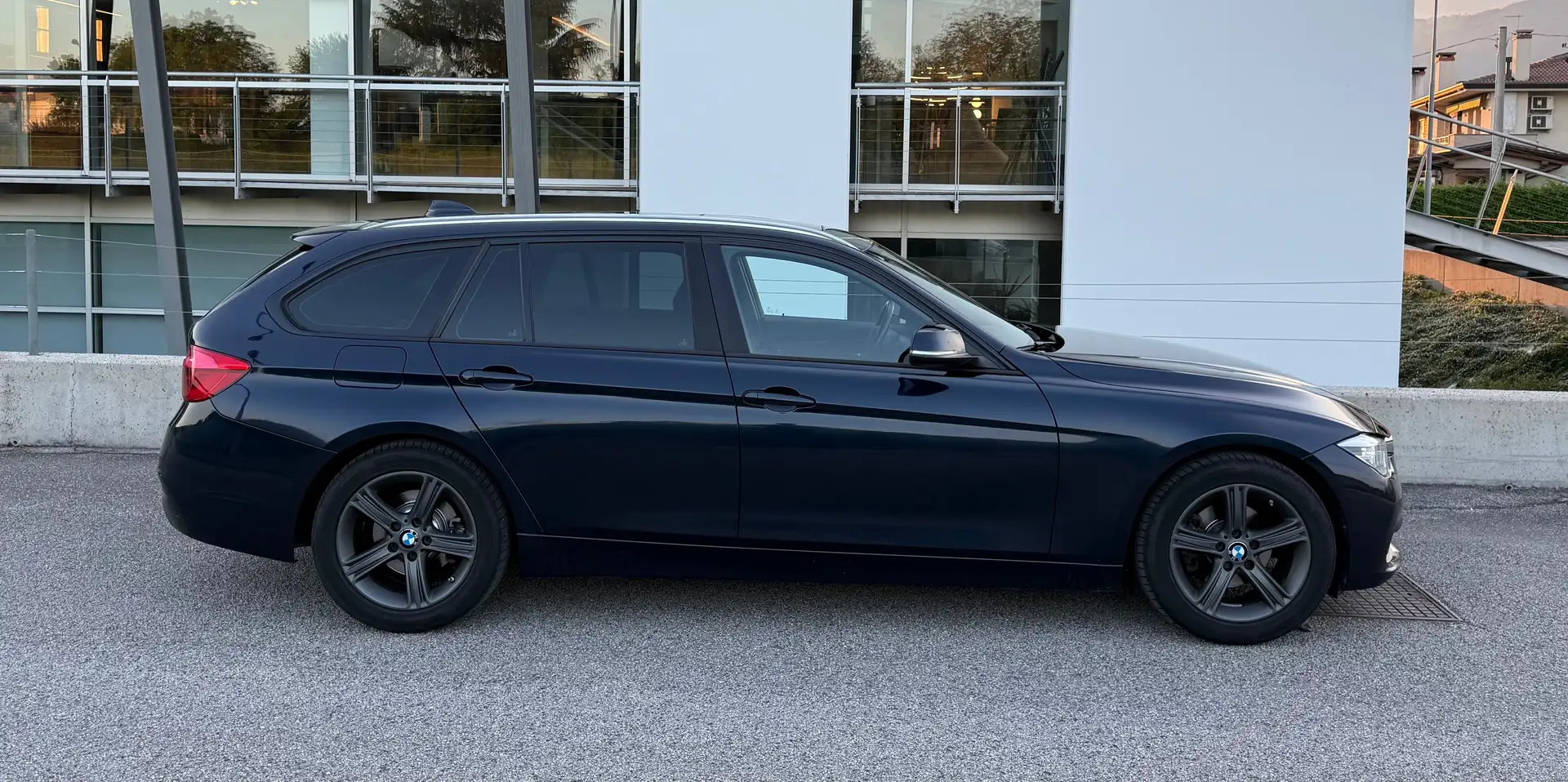 BMW 316 Serie 3 F31 2015 Touring 316d Touring Luxury auto Blu/Azzurro - 2