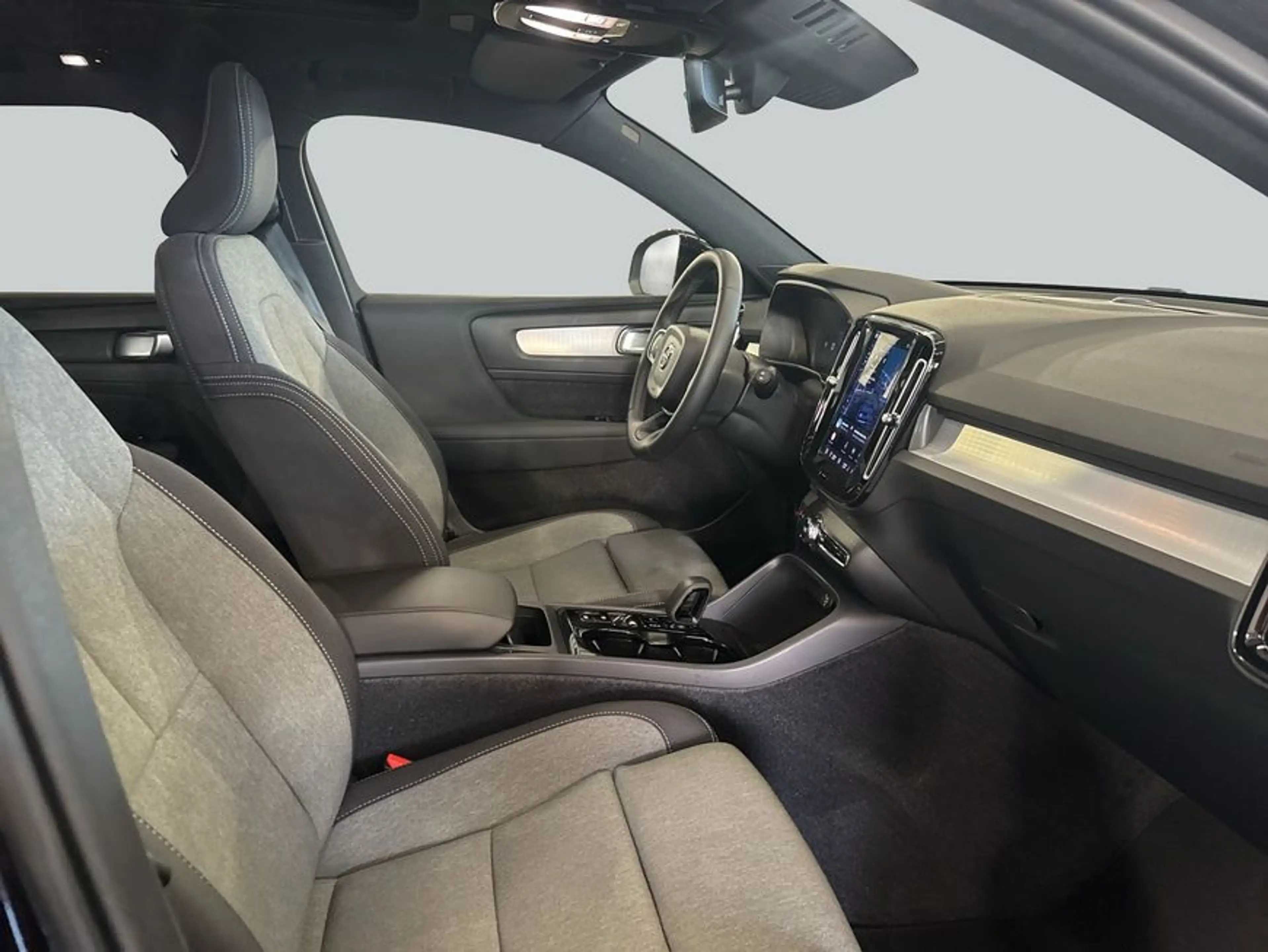 Volvo XC40 XC40 B3 B DKG Plus Black Edition — photo 12