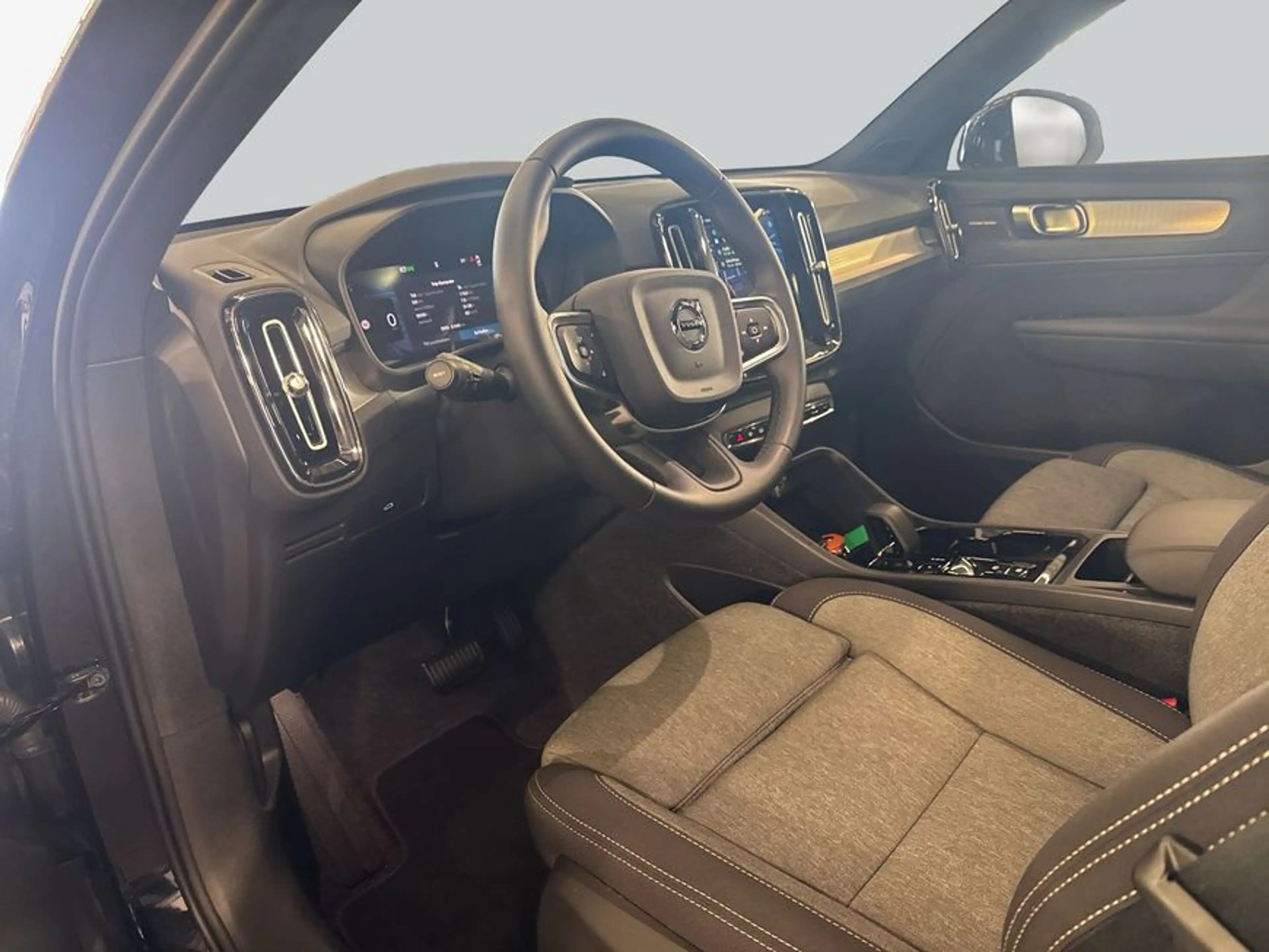 Volvo XC40 XC40 B3 B DKG Plus Black Edition — photo 10