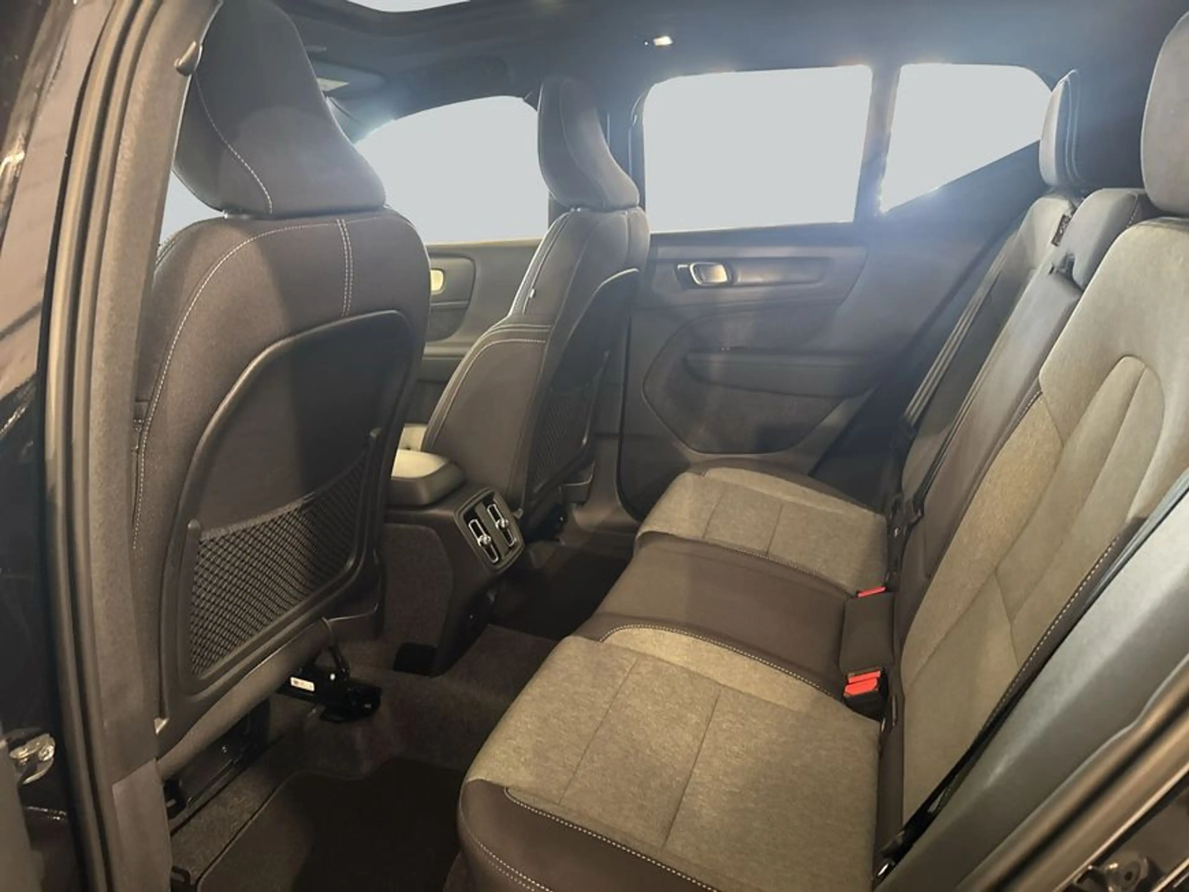 Volvo XC40 XC40 B3 B DKG Plus Black Edition — photo 11
