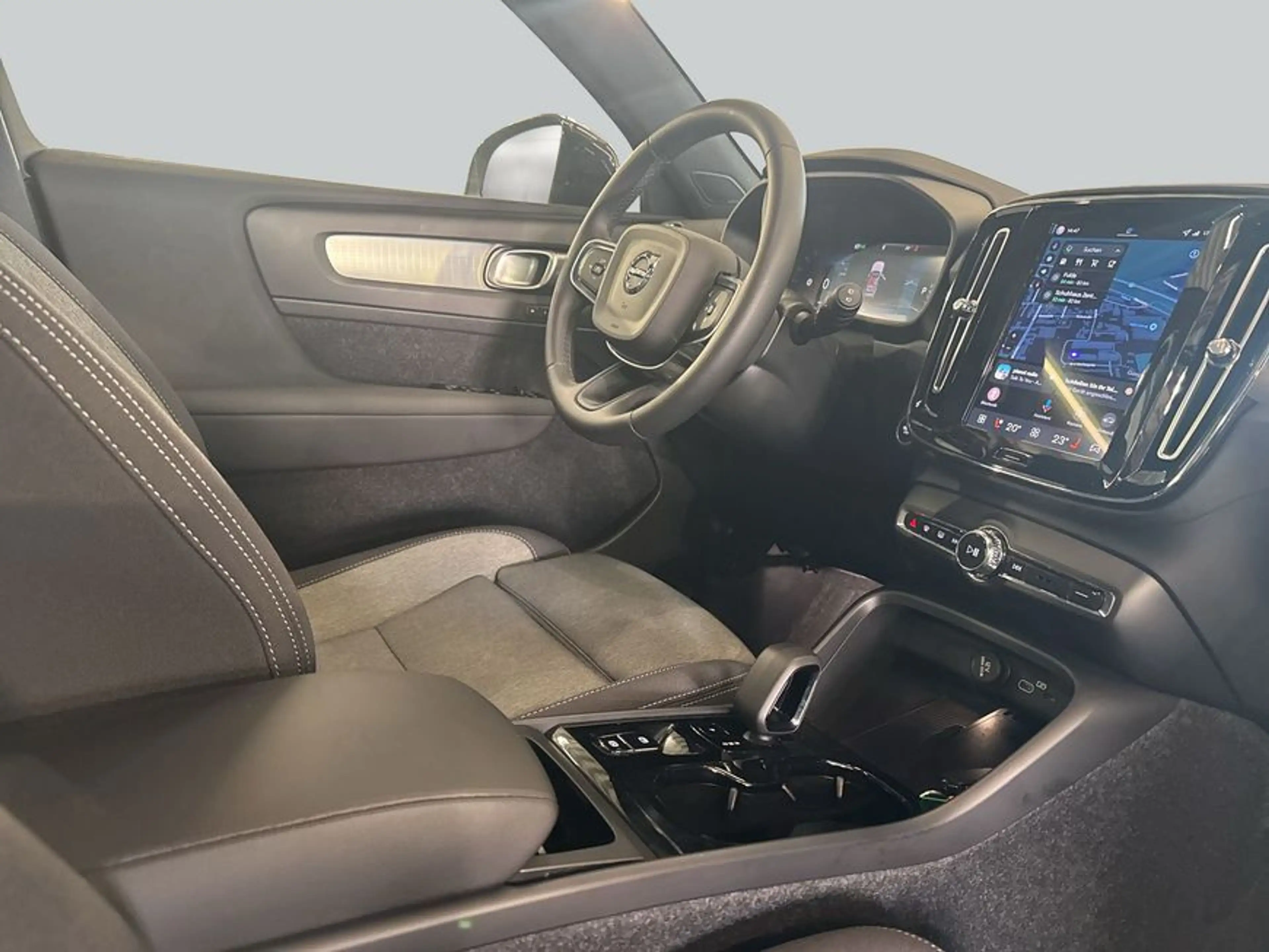 Volvo XC40 XC40 B3 B DKG Plus Black Edition — photo 15
