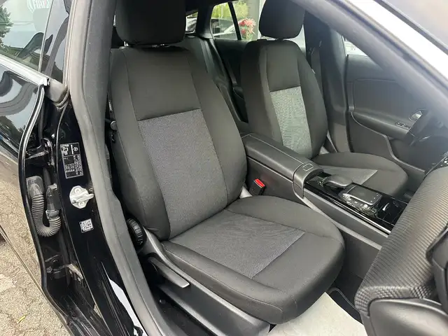 Mercedes-Benz Cla view 9