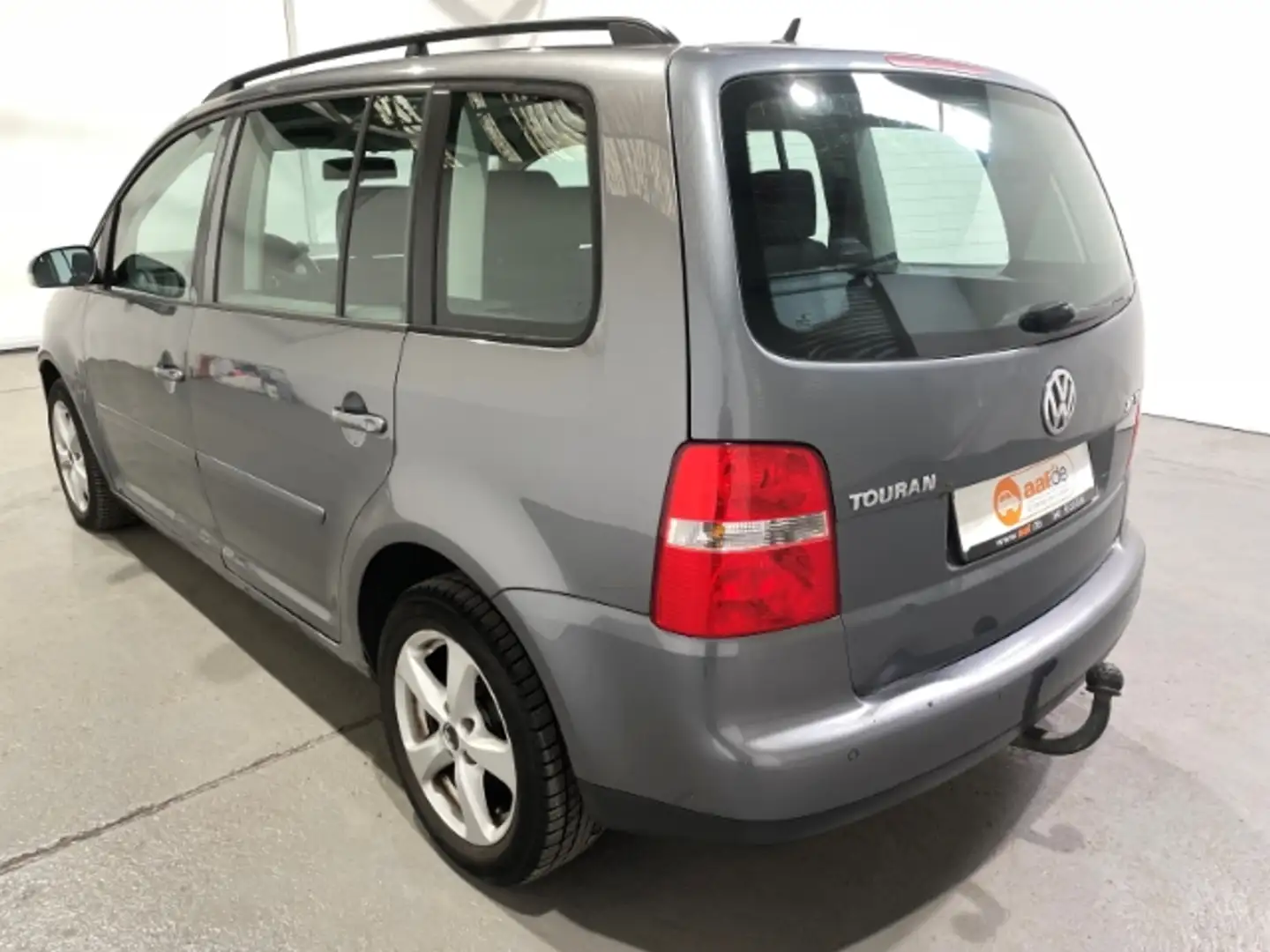 Volkswagen Touran 2.0 TDI DSG Trendline 7-Sitzer Szürke - 2