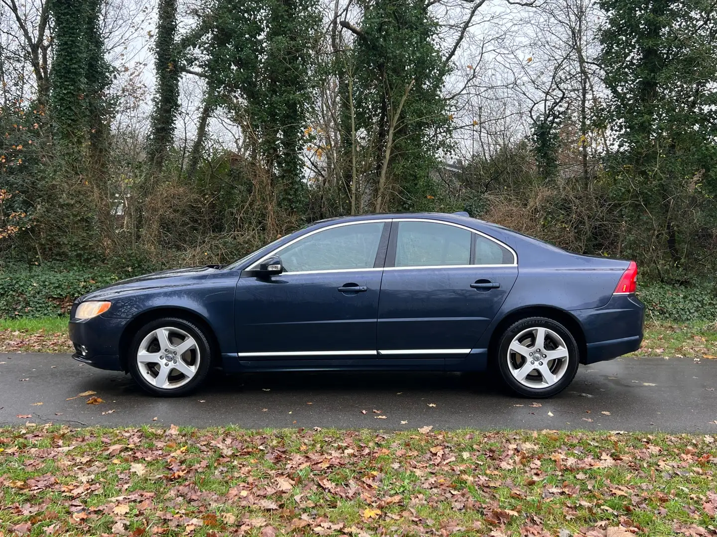 Volvo S80 2.5 T Momentum | Automaat + Navi + Cruise Nu € 6.5 Blauw - 2