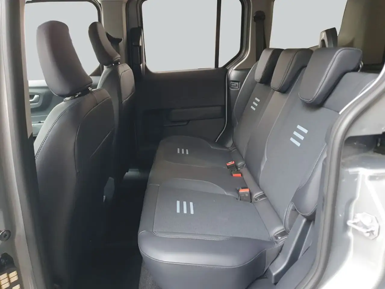 Ford Tourneo Courier 2026 — фото 11