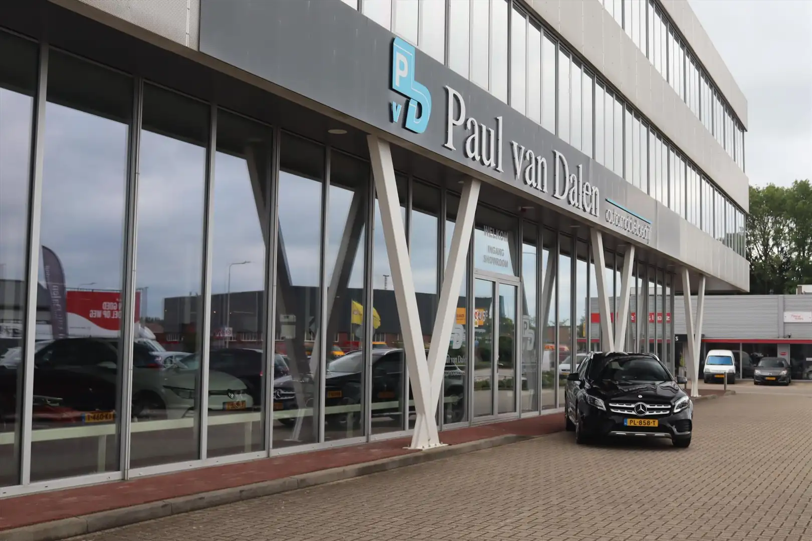 Mercedes-Benz GLA 180 GLA180 AUTOMAAT AMG LINE Navi | Full Led | NL Auto Schwarz - 2