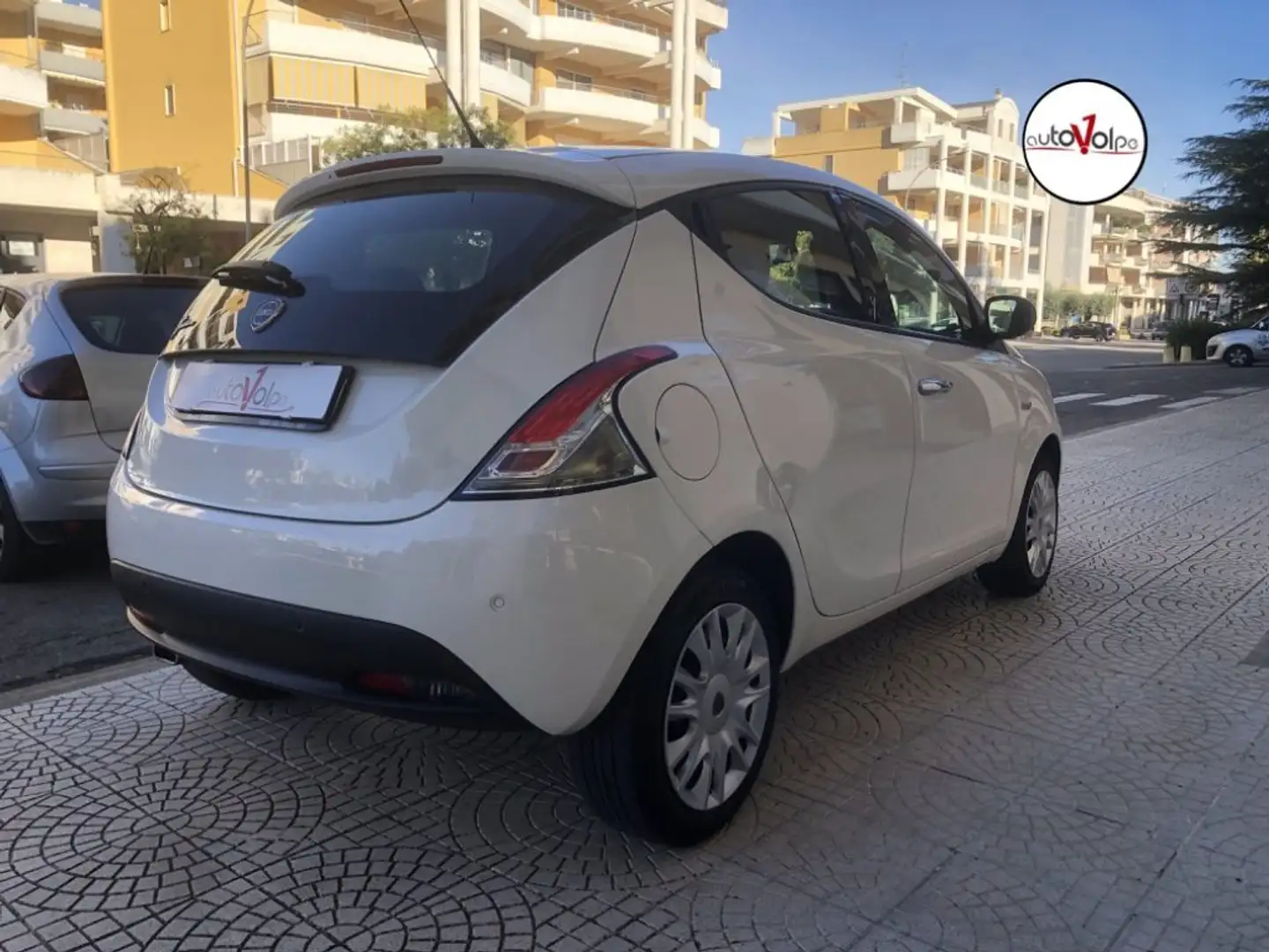 Lancia Ypsilon 1.2 69 CV 5 porte Gold Bianco - 2