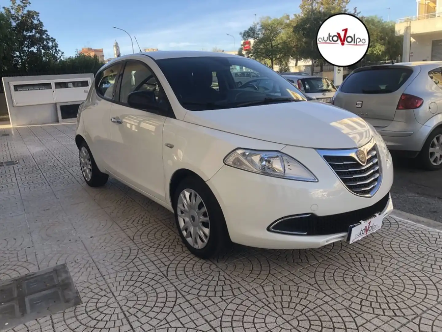 Lancia Ypsilon 1.2 69 CV 5 porte Gold Bianco - 1
