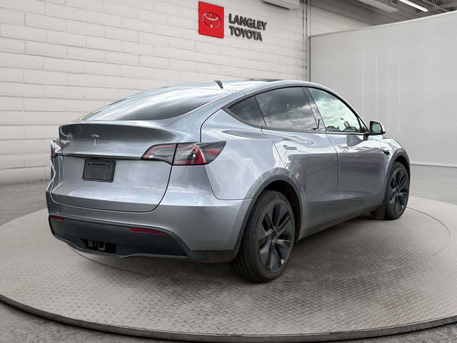 2025 Tesla Model Y LONG RANGE AWD; AUTOMATIC, AWD, HEATED SEATS/WHEEL — снимка 1
