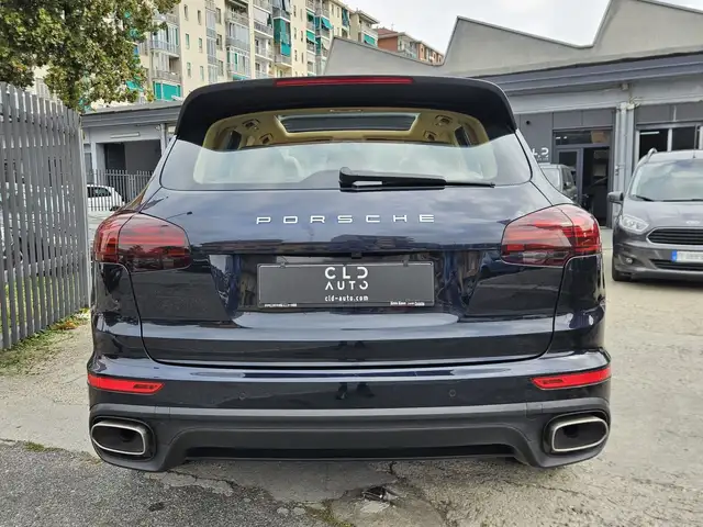 Porsche Cayenne view 5