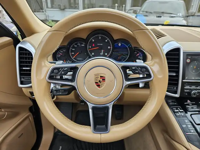 Porsche Cayenne view 15