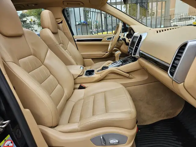 Porsche Cayenne view 12