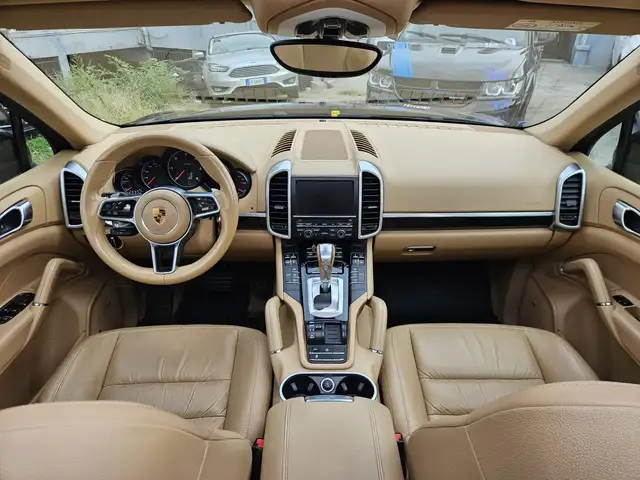 Porsche Cayenne view 10