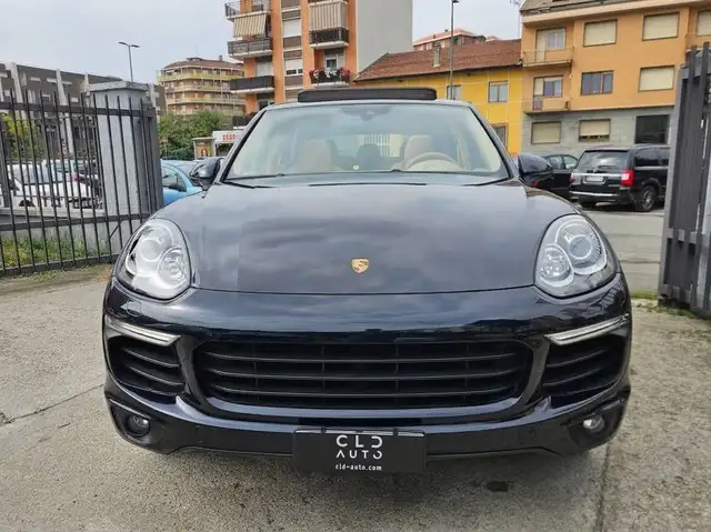 Porsche Cayenne view 2