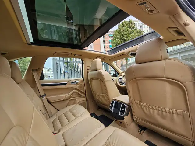 Porsche Cayenne view 14