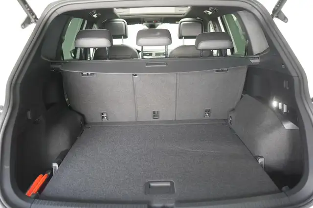 Volkswagen Tiguan Allspace view 7
