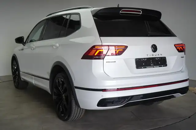 Volkswagen Tiguan Allspace view 5