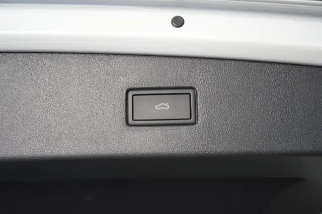 Volkswagen Tiguan Allspace view 8