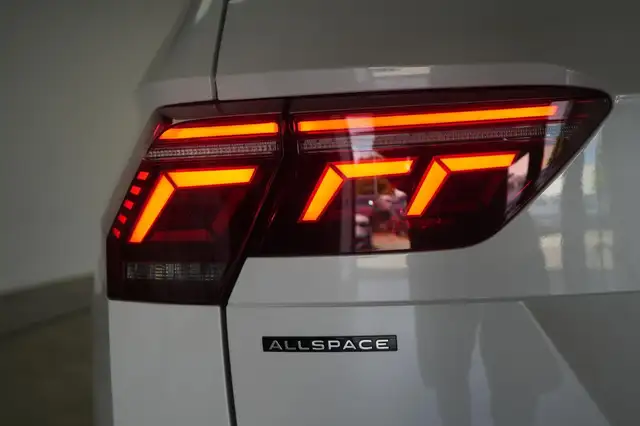Volkswagen Tiguan Allspace view 15