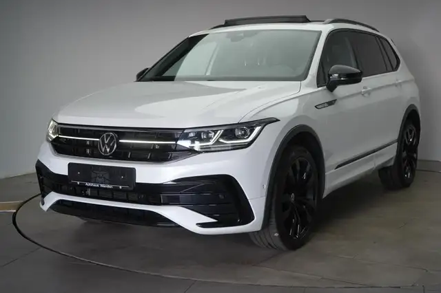 Volkswagen Tiguan Allspace view 3