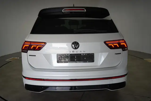 Volkswagen Tiguan Allspace view 6
