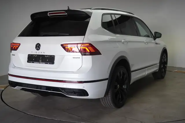Volkswagen Tiguan Allspace view 4