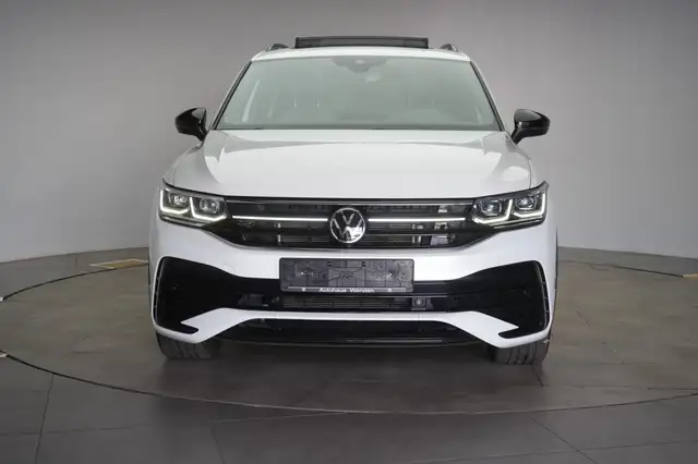Volkswagen Tiguan Allspace view 2