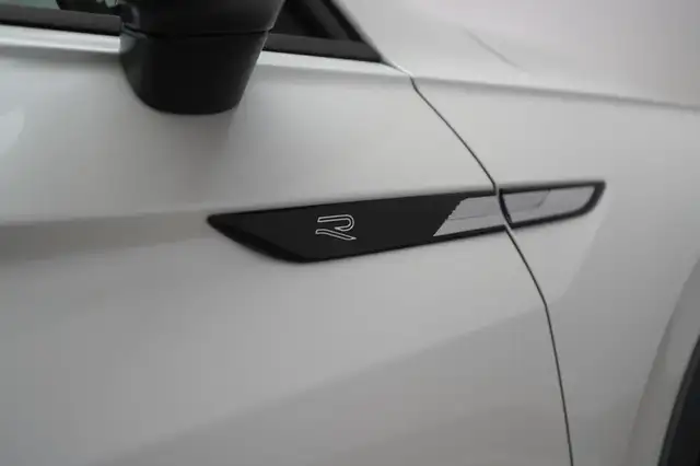 Volkswagen Tiguan Allspace view 13
